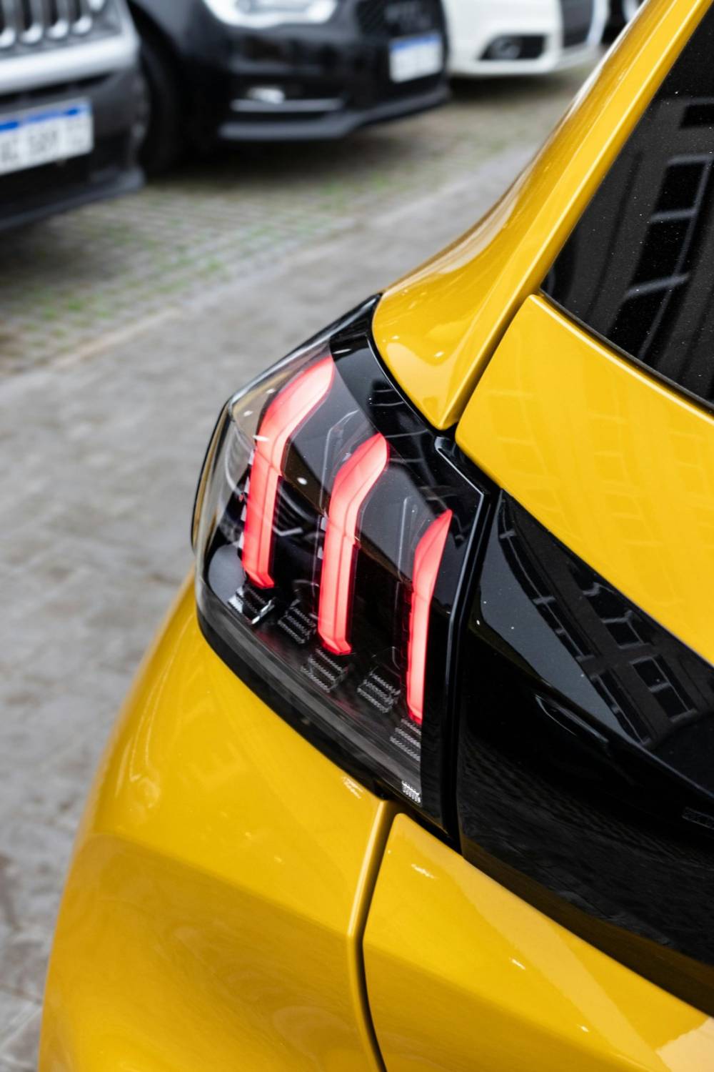 Peugeot 208 GT 3